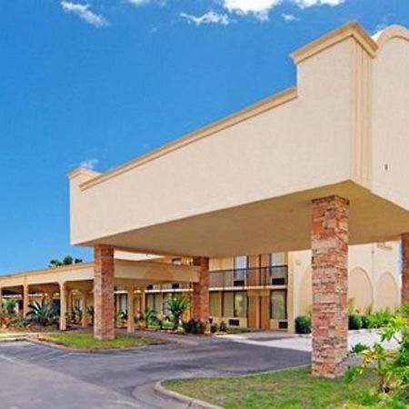Econo Lodge Baytown Bagian luar foto