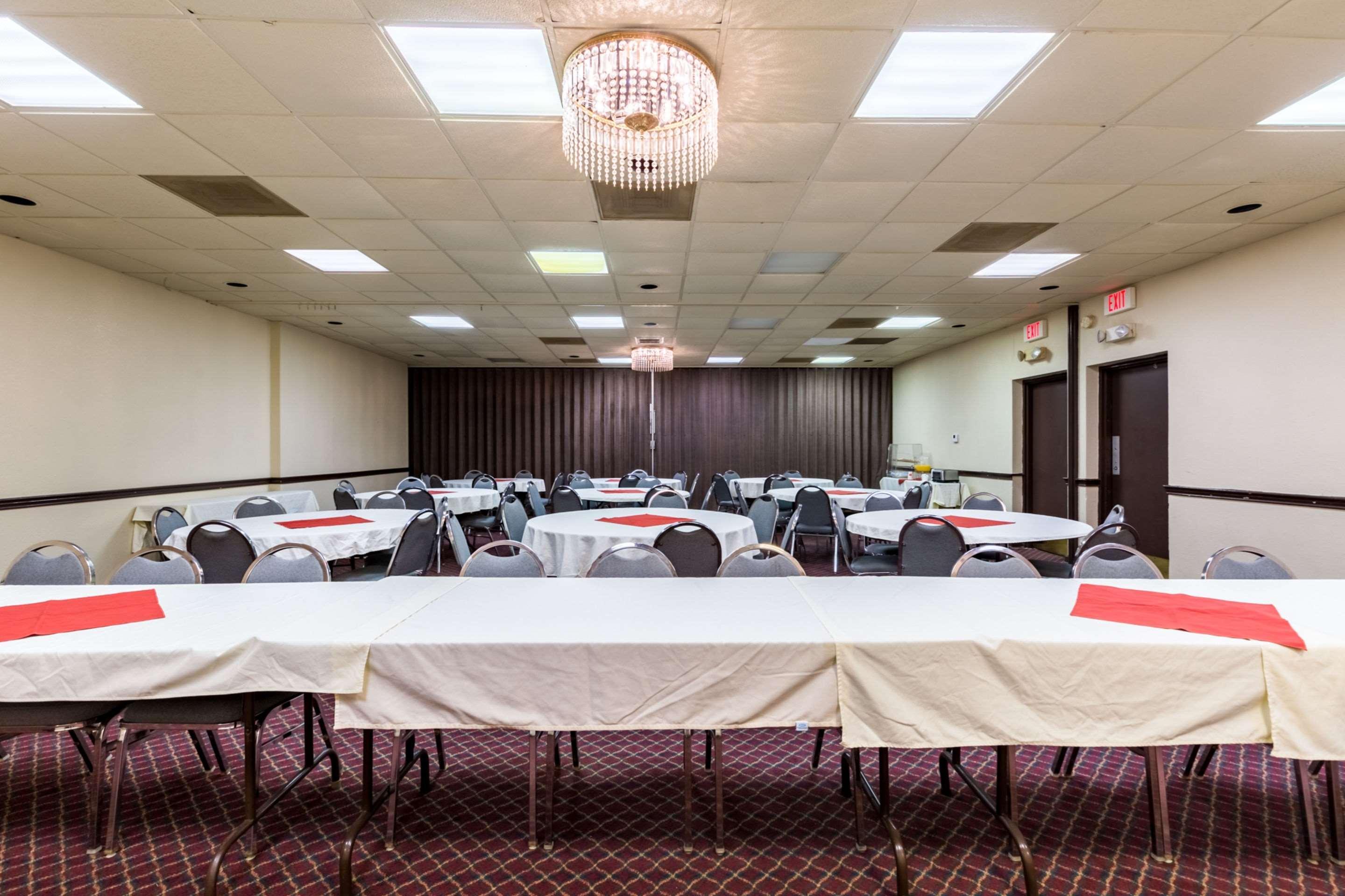 Econo Lodge Baytown Bagian luar foto