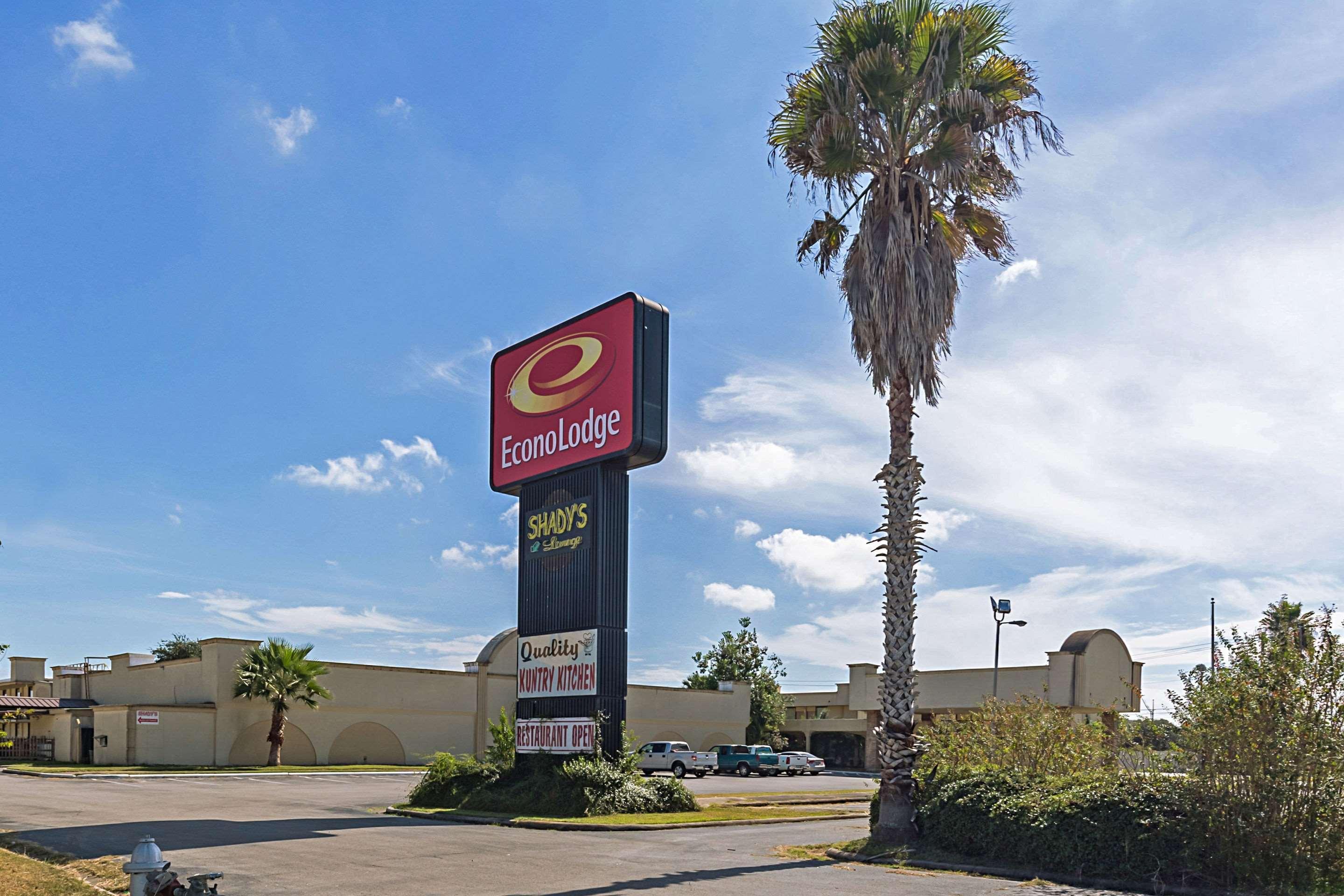 Econo Lodge Baytown Bagian luar foto