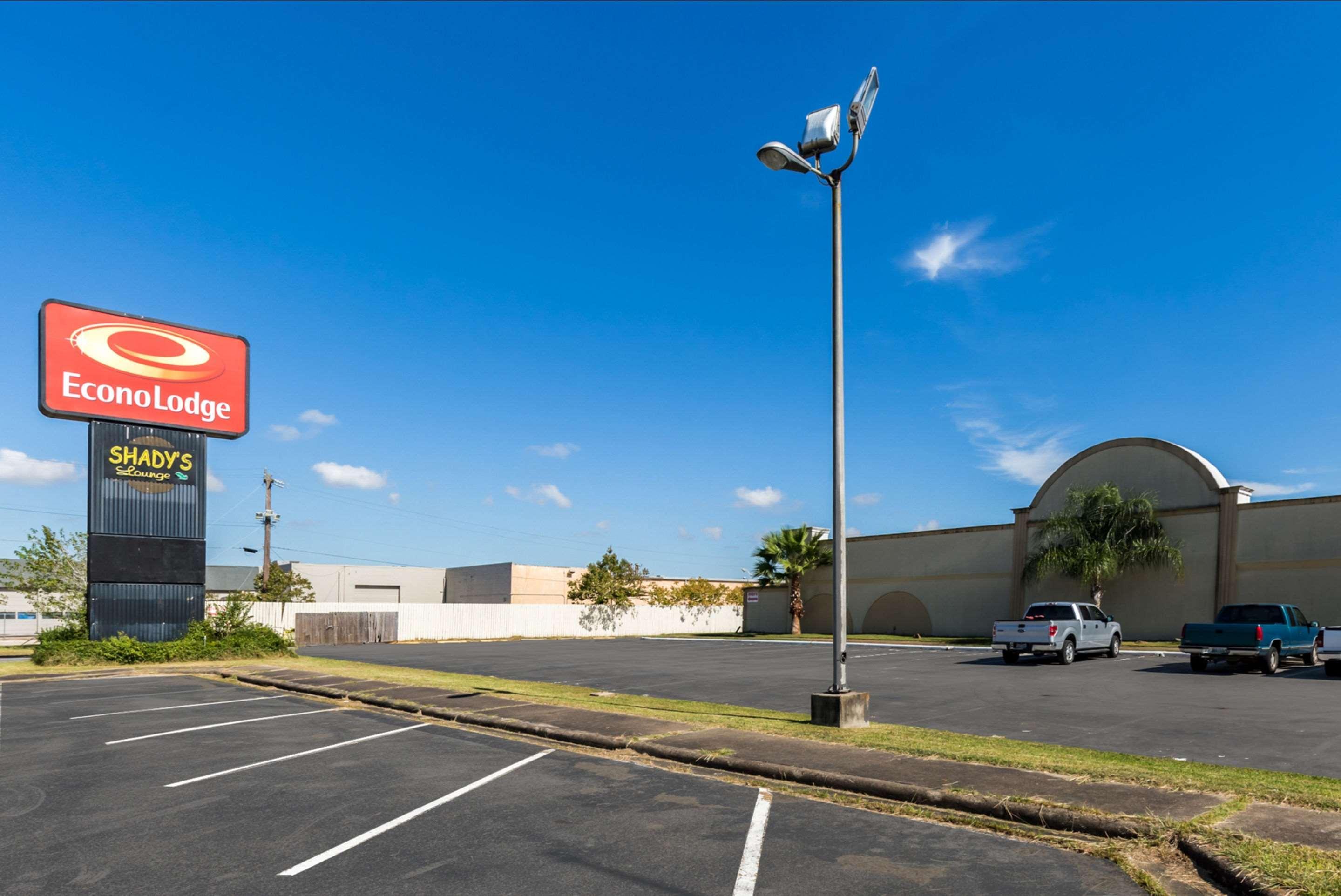 Econo Lodge Baytown Bagian luar foto