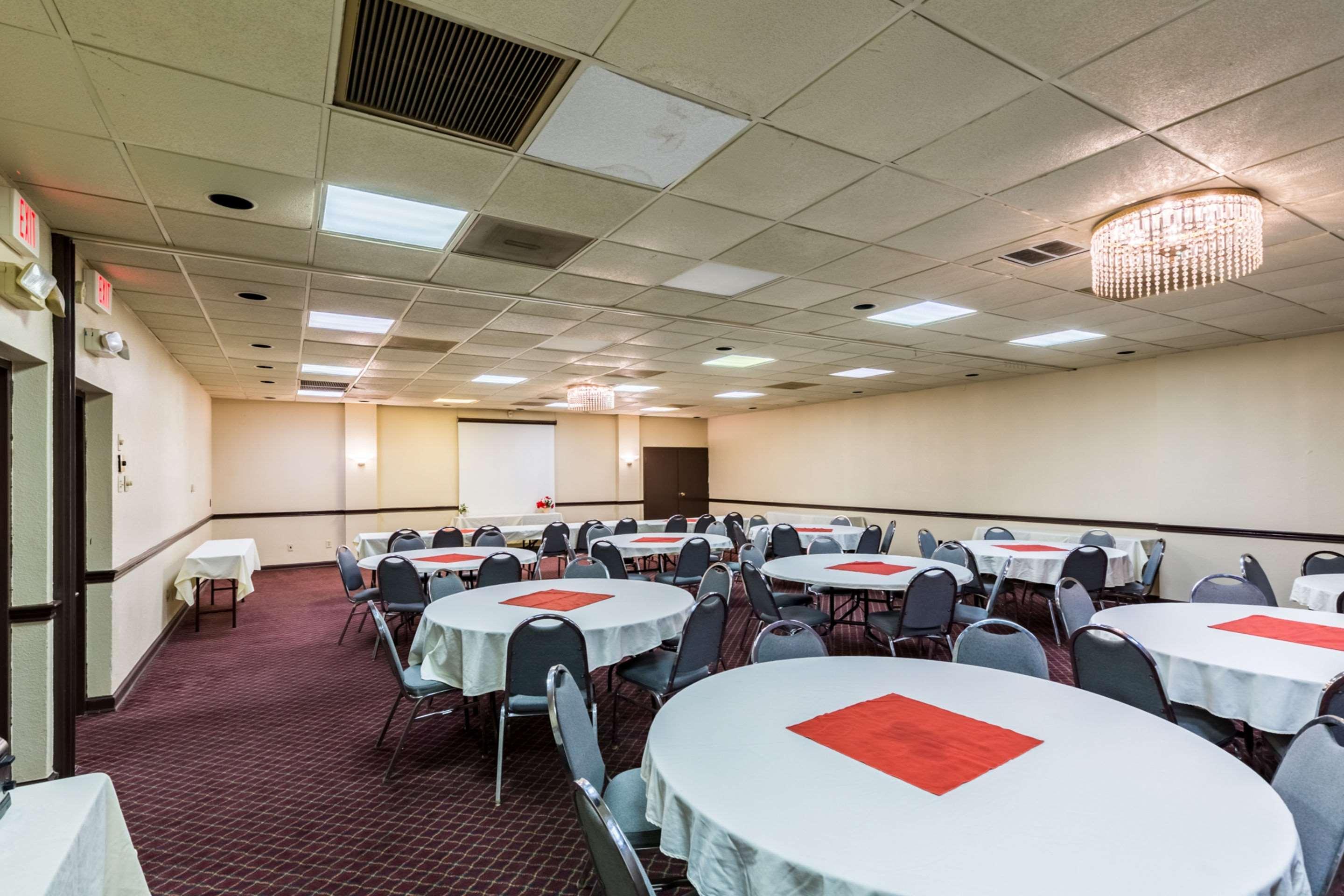 Econo Lodge Baytown Bagian luar foto