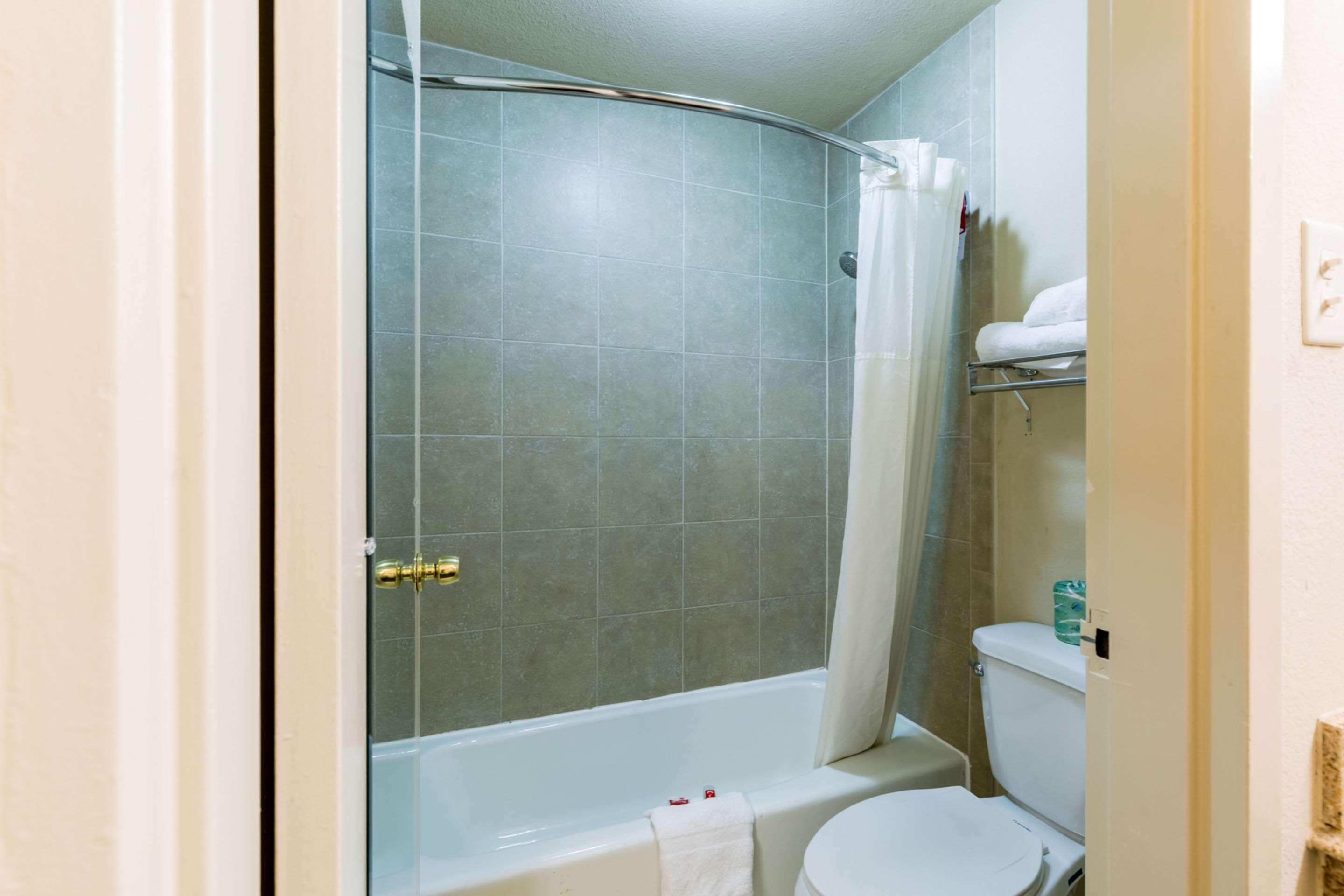 Econo Lodge Baytown Bagian luar foto