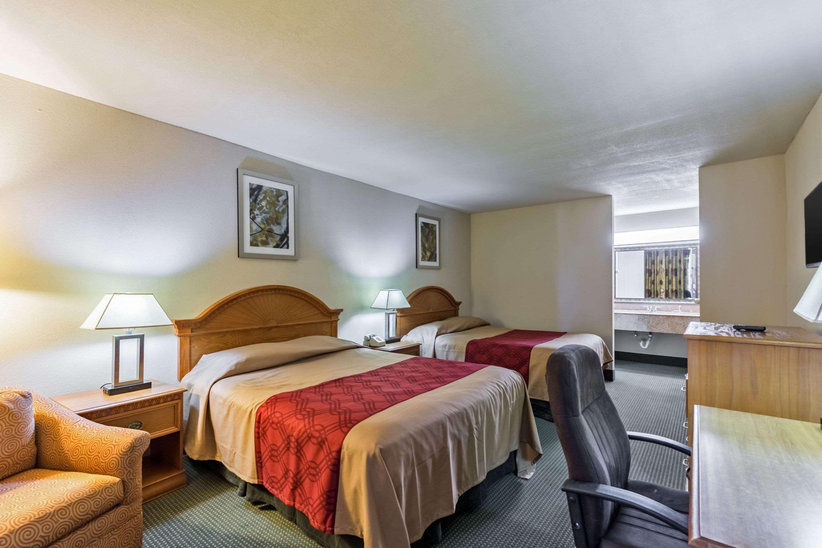 Econo Lodge Baytown Bagian luar foto