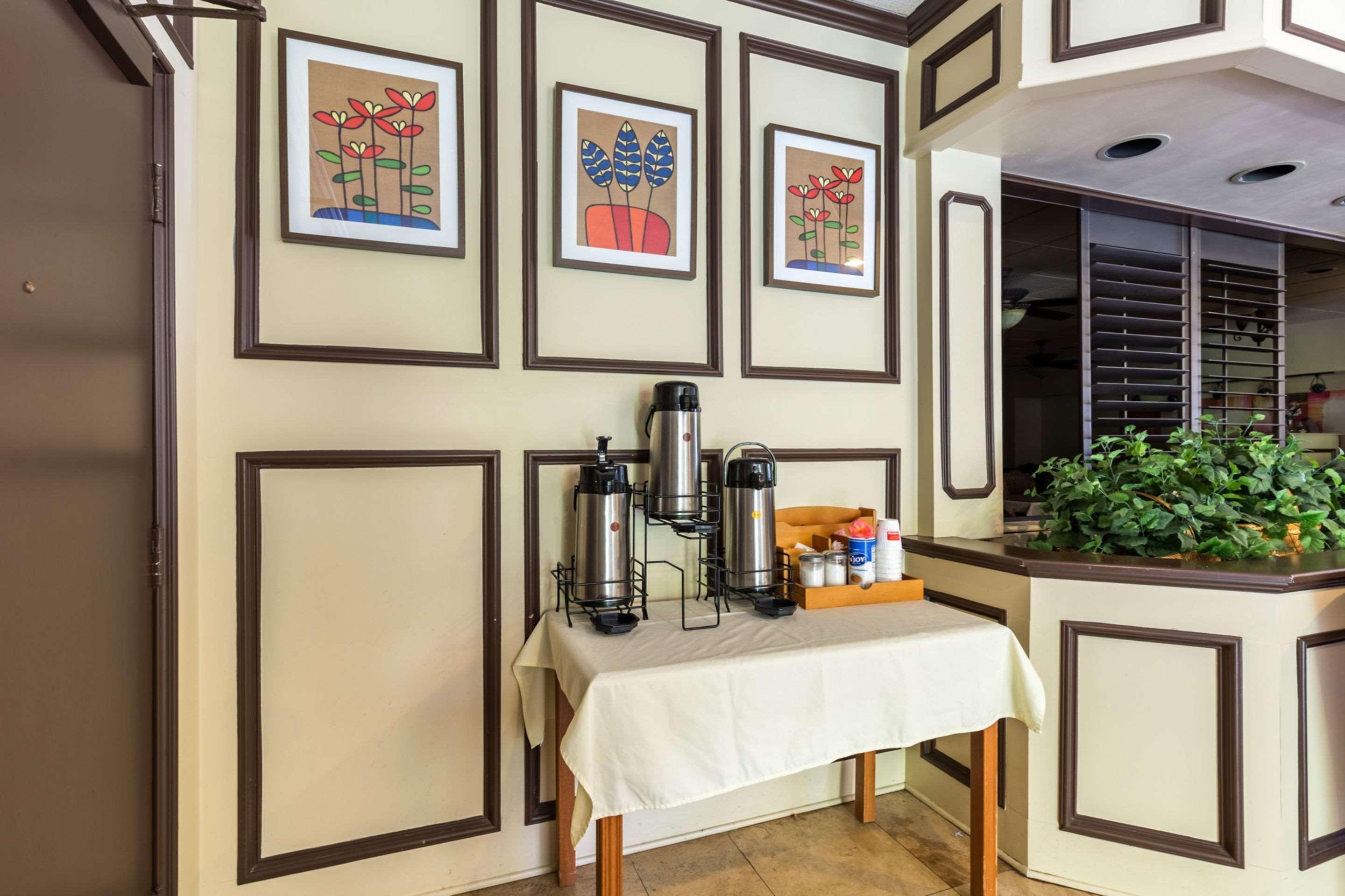 Econo Lodge Baytown Bagian luar foto
